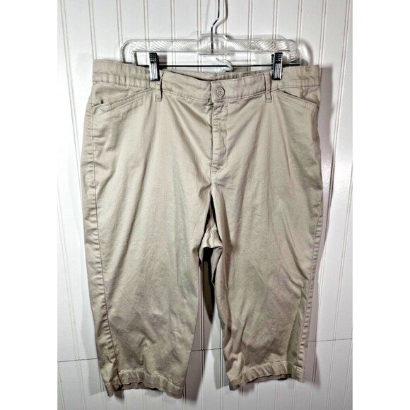 Gloria Vanderbilt Women’s  Rise Khaki Tan Beige Capri Pants Size 16. 37 waist - Picture 1 of 8
